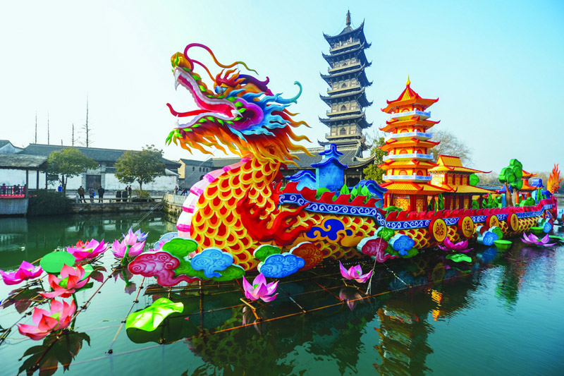 中國(guó)龍主題元素花燈，龍形花燈